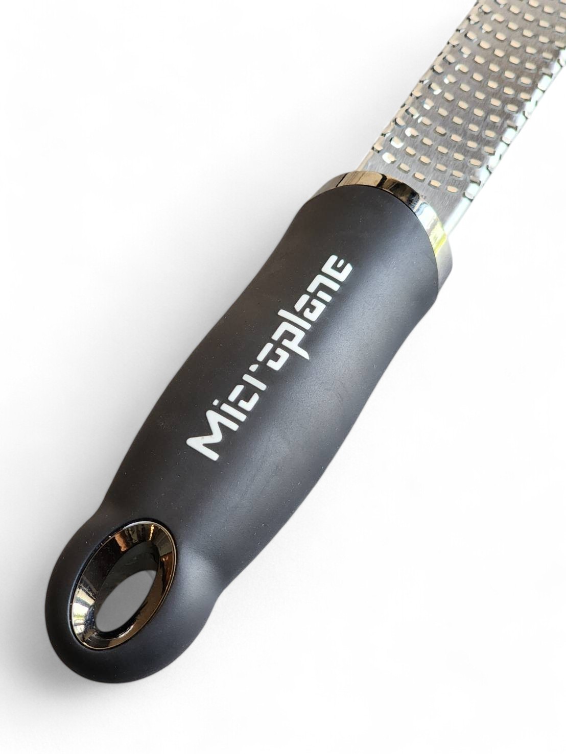 MICROPLANE PREMIUM CLASSIC SERIES ZESTER CHEESE GRATER (Black) - Image 4